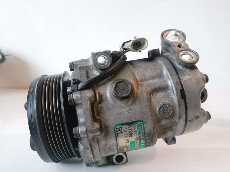 Recambio de compresor aire acondicionado para opel meriva z17dth referencia OEM IAM 24421642  
