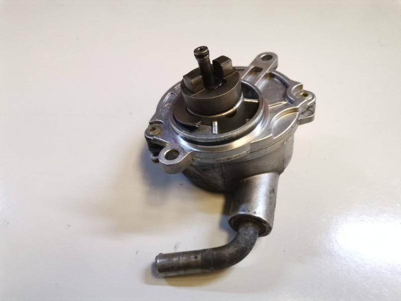 Recambio de depresor freno / bomba vacio para mercedes-benz vito kombi (638) 611980 referencia OEM IAM A6112300165  