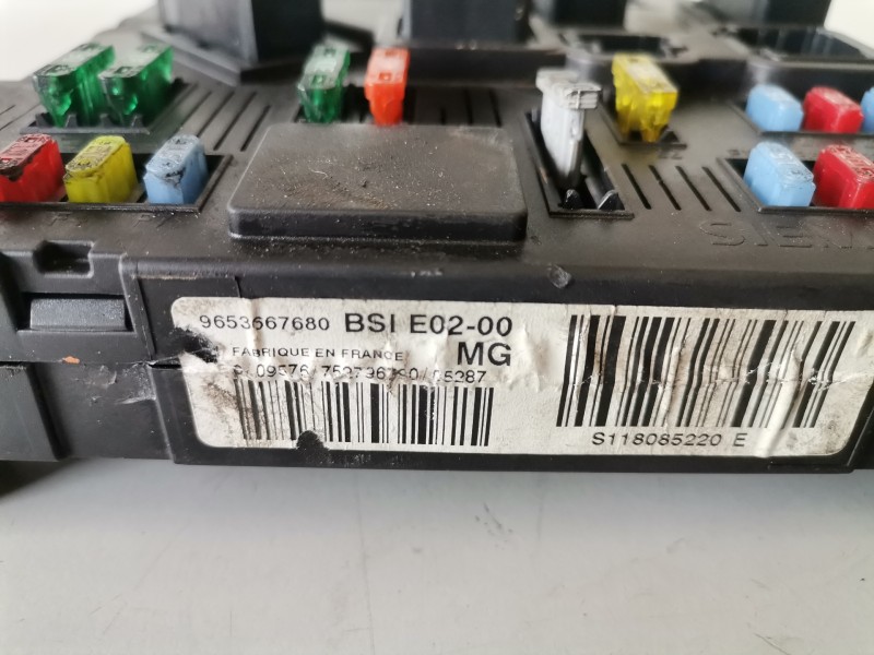 Recambio de caja reles / fusibles para citroen xsara picasso 9hy referencia OEM IAM 9653667680  