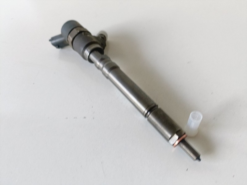 Recambio de inyector para kia carens (rs) d4ea referencia OEM IAM 0445110064  
