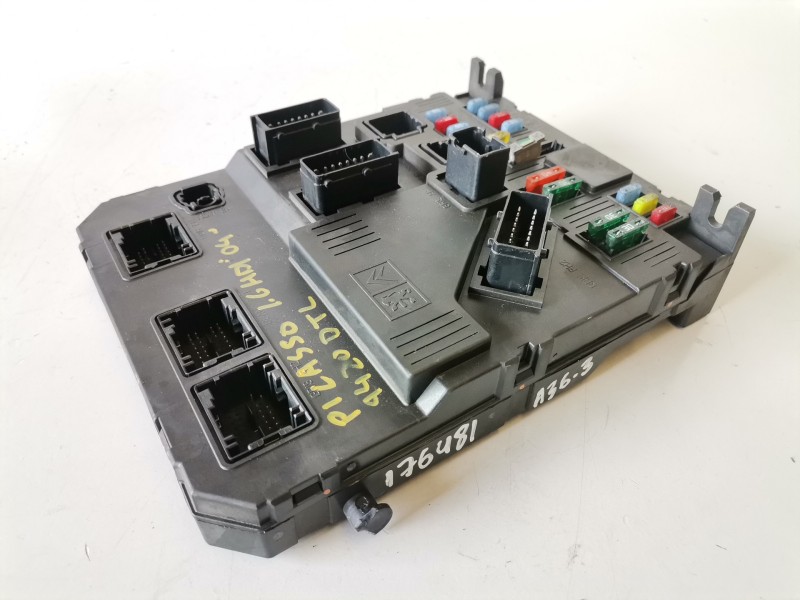 Recambio de caja reles / fusibles para citroen xsara picasso 9hy referencia OEM IAM 9653667680  