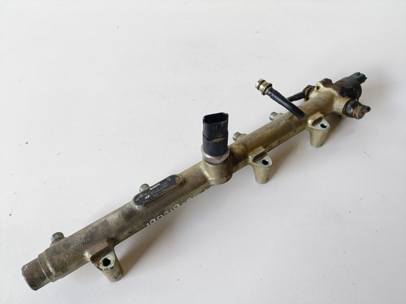 Recambio de rampa inyectora para kia carens (rs) d4ea referencia OEM IAM 0445214026/3140027000  