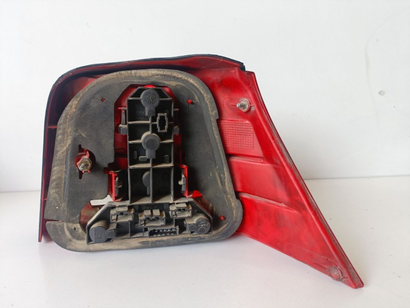 Recambio de piloto trasero izquierdo para volkswagen golf iv berlina (1j1)(10.1997) agr referencia OEM IAM 1J6945095Q  