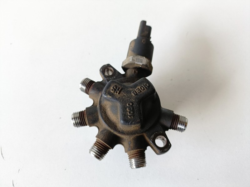Recambio de rampa inyectora para renault kangoo i (f/kc0) k9k702 referencia OEM IAM R9144Z010B  