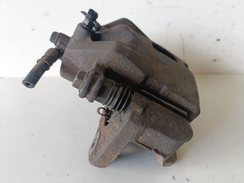 Recambio de pinza de freno delantera derecha para hyundai tucson (jm) g4gc referencia OEM IAM   
