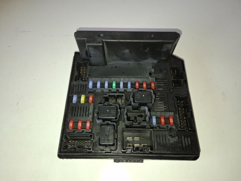 Recambio de caja reles / fusibles para nissan qashqai (j10) r9m406 referencia OEM IAM 519228043  
