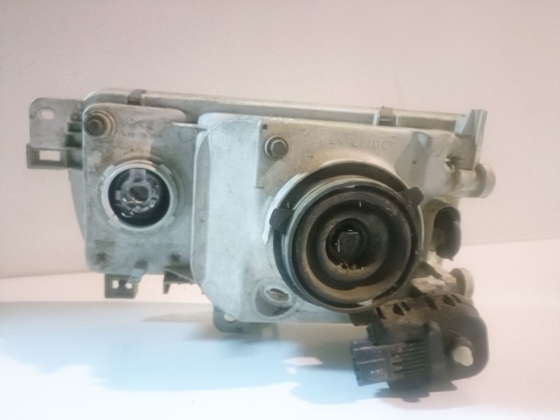 Recambio de faro derecho para nissan serena (c23m) ld23 referencia OEM IAM   