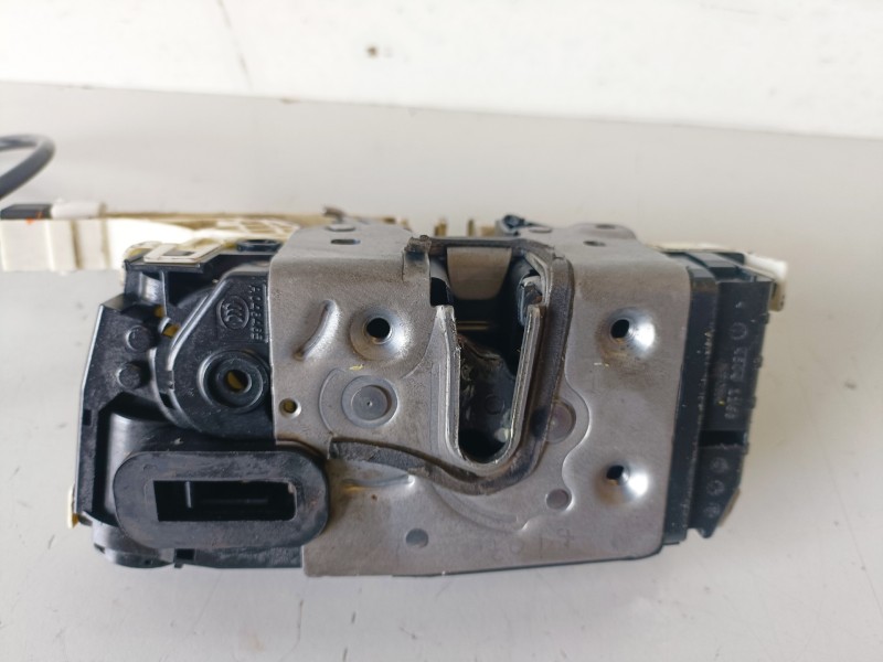 Recambio de cerradura puerta trasera derecha para mercedes-benz sprinter ii furgón 651955 referencia OEM IAM A9067400835  
