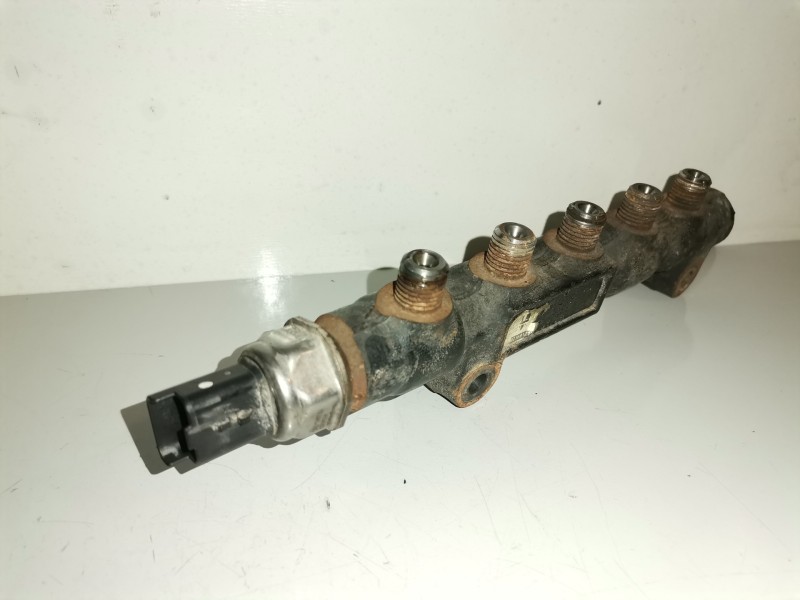 Recambio de rampa inyectora para citroen berlingo 9hx referencia OEM IAM 9654592680  