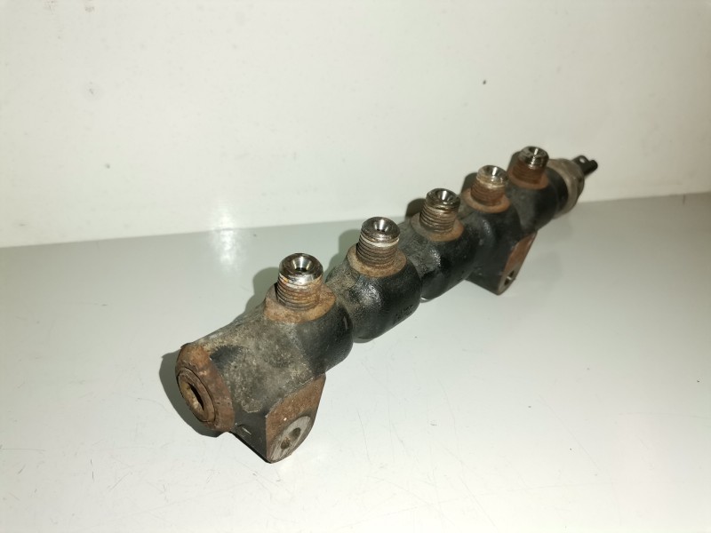 Recambio de rampa inyectora para citroen berlingo 9hx referencia OEM IAM 9654592680  