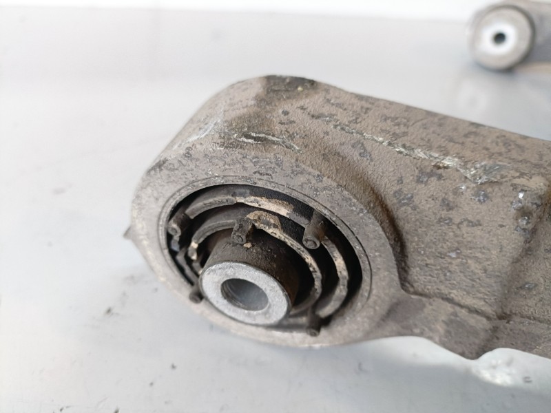 Recambio de brazo suspension inferior trasero izquierdo para audi a8 (4e) bvn referencia OEM IAM 4E0511511F  