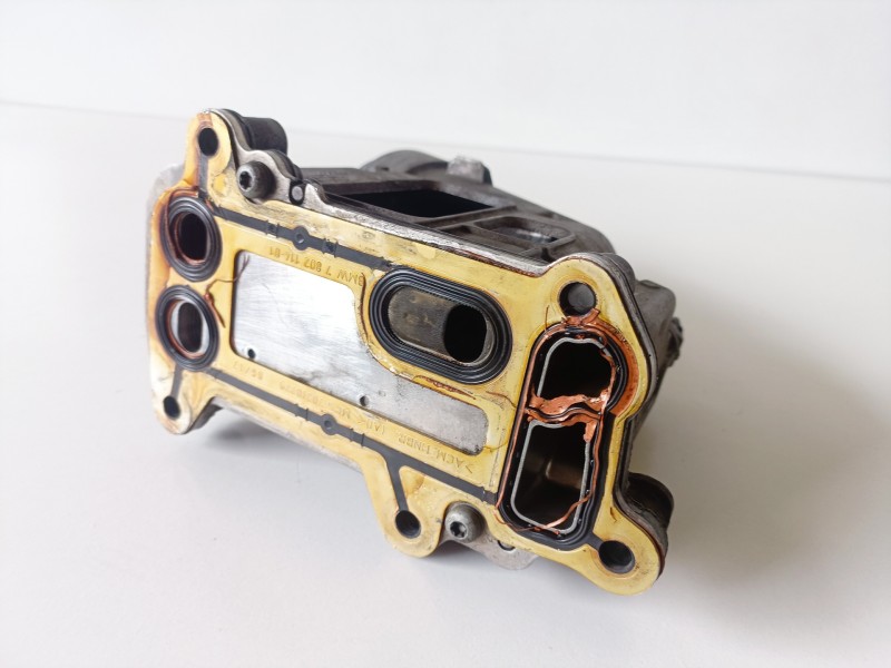 Recambio de enfriador aceite motor para bmw serie 3 berlina (e90) n47d20a referencia OEM IAM 11427797392  