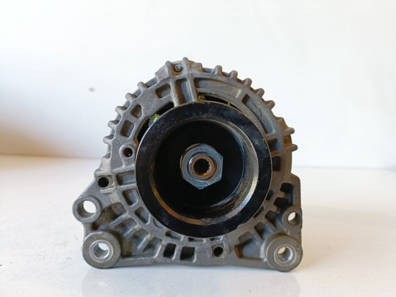 Recambio de alternador para volkswagen t4 transporter acv referencia OEM IAM 0124325022  