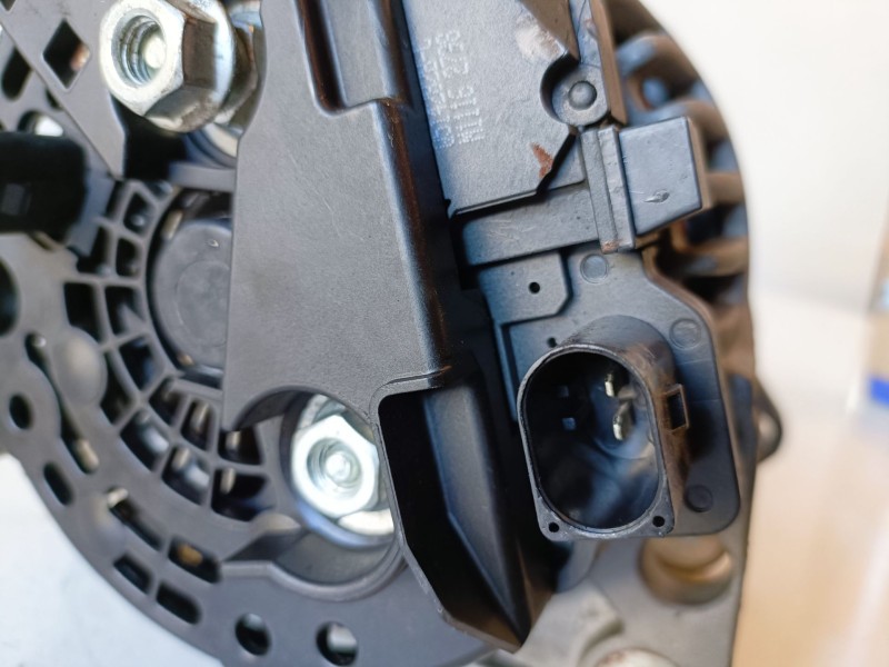 Recambio de alternador para volkswagen t4 transporter acv referencia OEM IAM 0124325022  