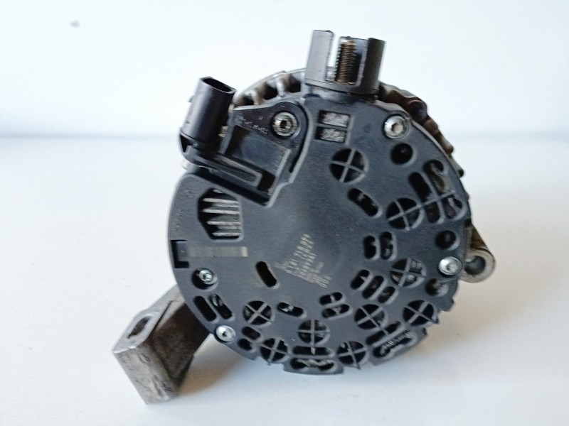 Recambio de alternador para volvo xc60 d5244t10 referencia OEM IAM 0121715079  