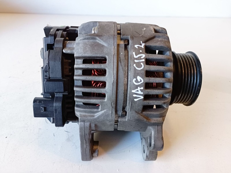Recambio de alternador para volkswagen t4 transporter acv referencia OEM IAM 0124325022  