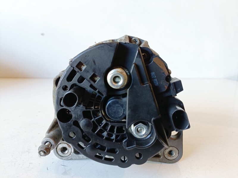 Recambio de alternador para volkswagen t4 transporter acv referencia OEM IAM 0124325022  