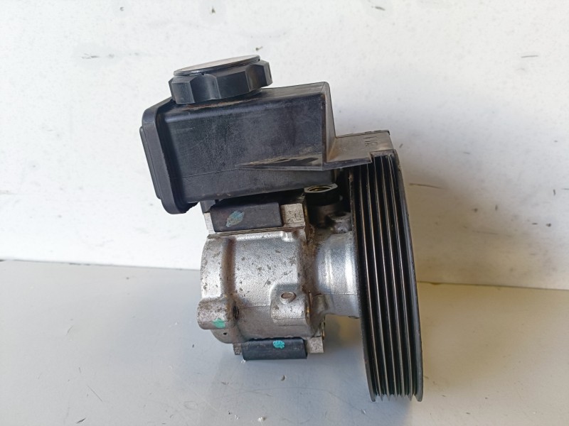 Recambio de bomba direccion para peugeot 206 nfz referencia OEM IAM 9631411580/26064217  
