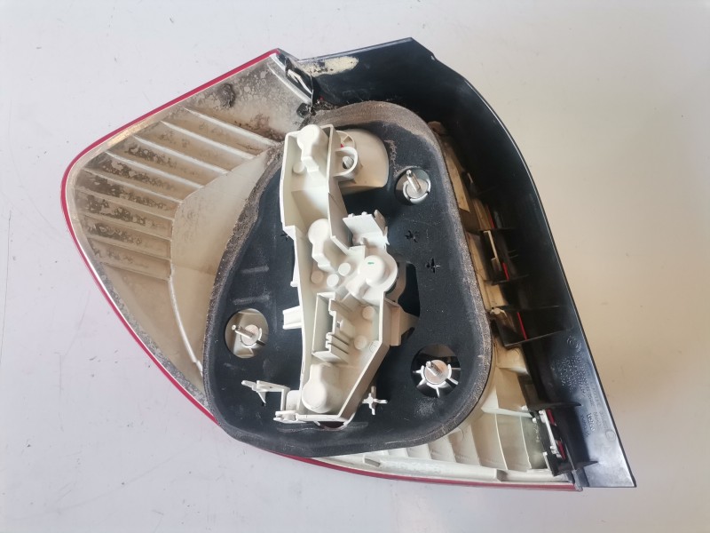Recambio de piloto trasero derecho para bmw serie 1 berlina (e81/e87) n47d20a referencia OEM IAM 718129307/3013580000  