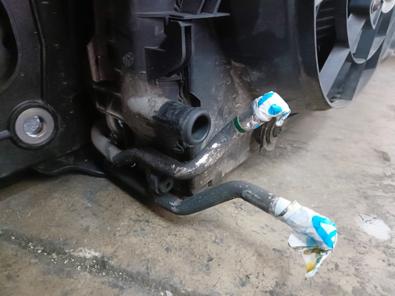 Recambio de radiador aceite para volkswagen touareg (7la) bac referencia OEM IAM 7L8422885A  