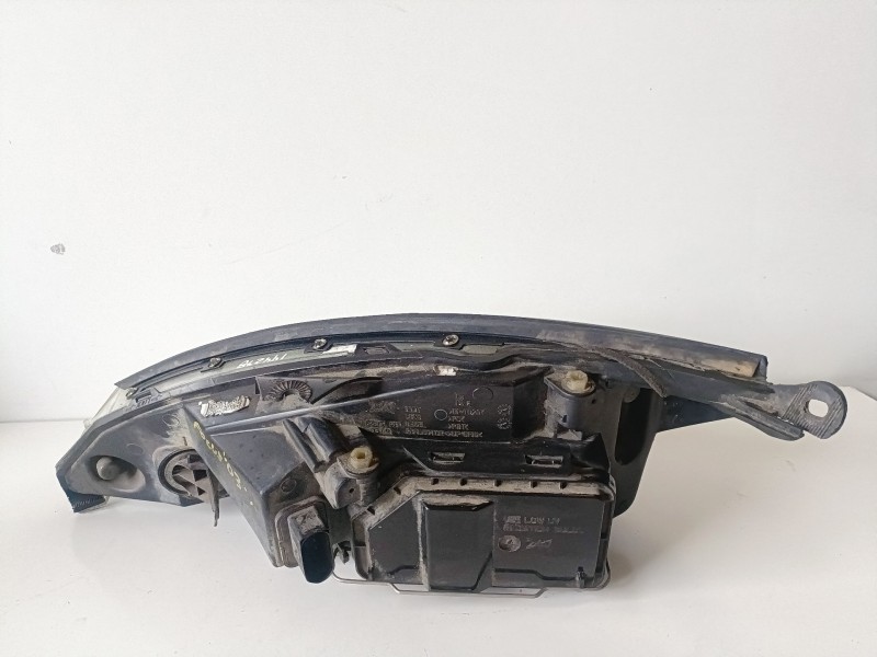 Recambio de faro derecho para ford focus berlina (cak) c9db referencia OEM IAM   