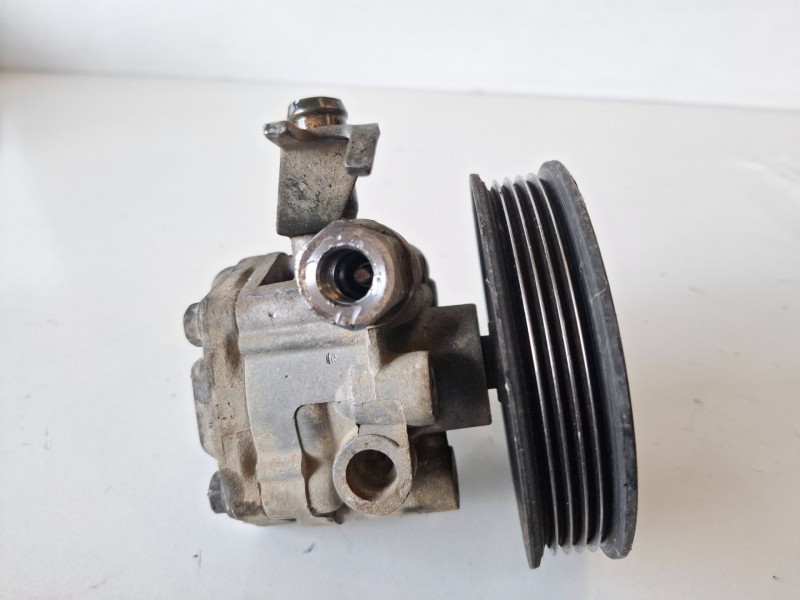 Recambio de bomba direccion para kia carnival ii (fl) j3 referencia OEM IAM   