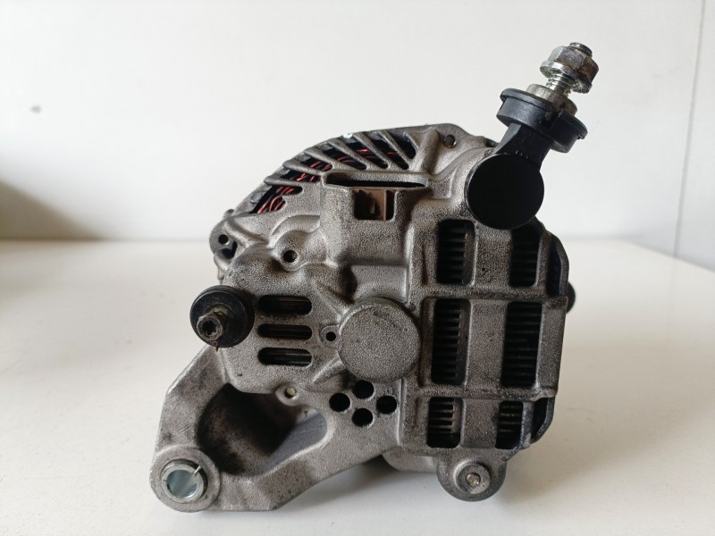 Recambio de alternador para nissan cabstar yd25 referencia OEM IAM 114244  
