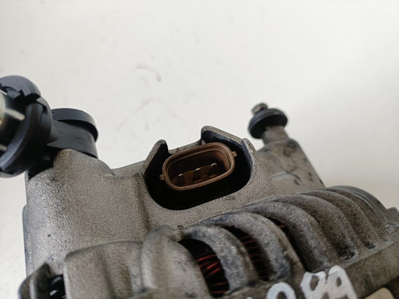 Recambio de alternador para nissan cabstar yd25 referencia OEM IAM 114244  