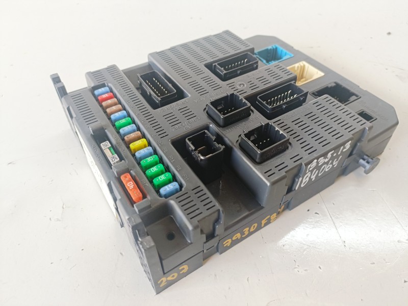 Recambio de caja reles / fusibles para peugeot 207 sw kfv referencia OEM IAM 9663798280  