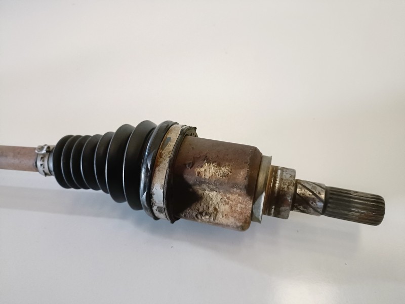 Recambio de transmision trasera izquierda para dacia duster i k9k658 referencia OEM IAM 396004652R  