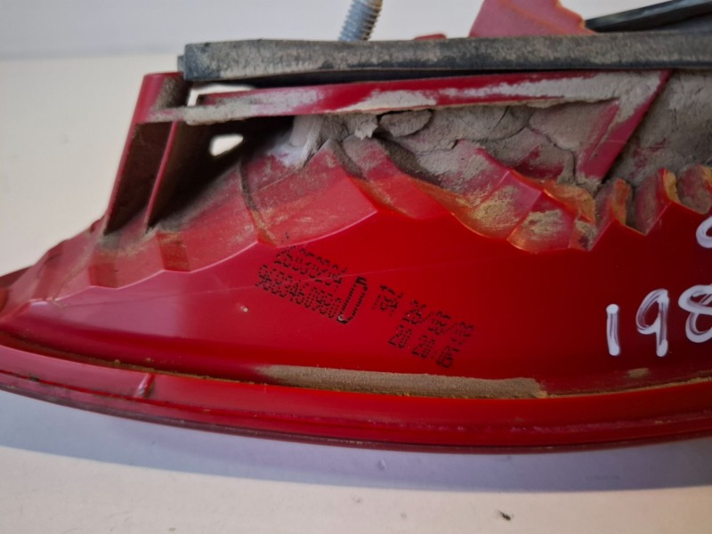 Recambio de piloto trasero derecho para peugeot 3008 9hz / 9h01 referencia OEM IAM 9683460980  