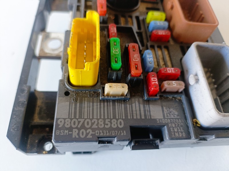 Recambio de caja reles / fusibles para citroen grand c4 picasso 9hr / 9h05 referencia OEM IAM 9807028580  