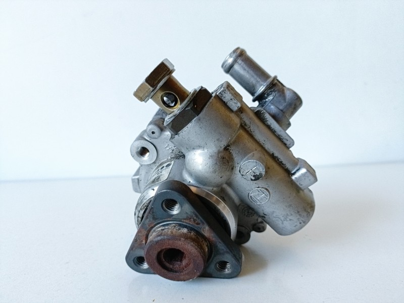 Recambio de bomba direccion para audi a4 avant (8e) avf referencia OEM IAM 7690955102  