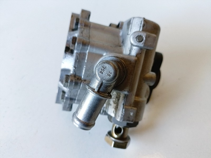 Recambio de bomba direccion para audi a4 avant (8e) avf referencia OEM IAM 7690955102  