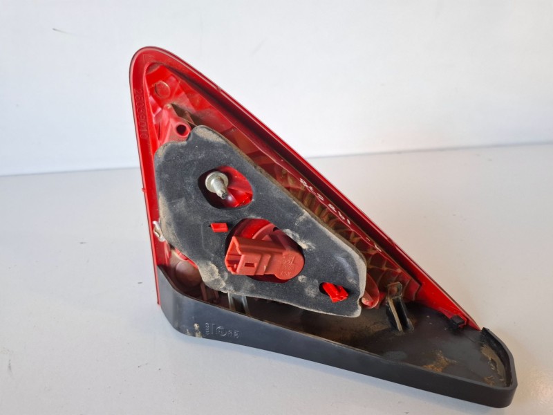 Recambio de piloto trasero izquierdo para peugeot 3008 9hz / 9h01 referencia OEM IAM 9683461080  