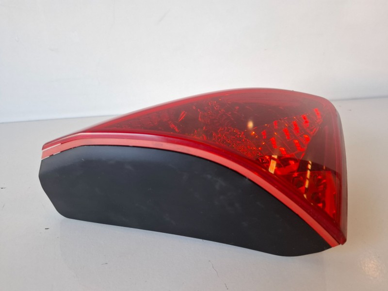 Recambio de piloto trasero izquierdo para peugeot 3008 9hz / 9h01 referencia OEM IAM 9683461080  
