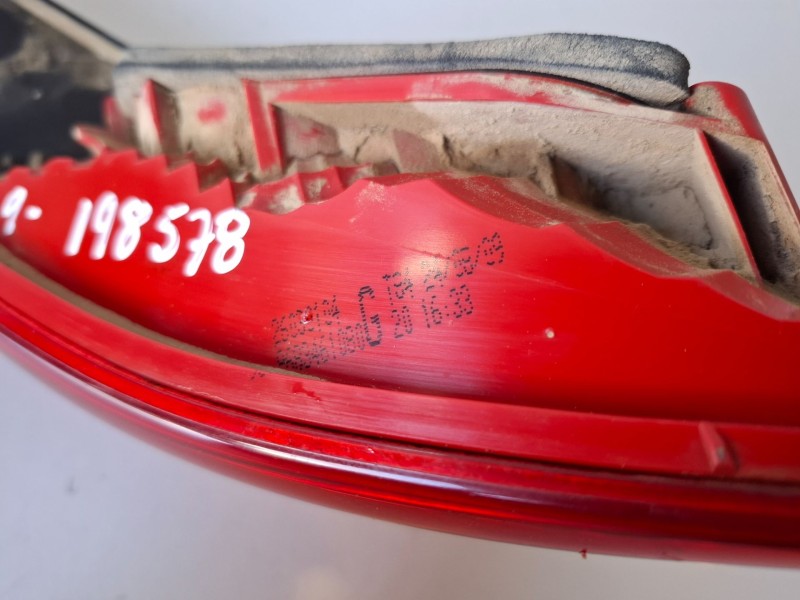 Recambio de piloto trasero izquierdo para peugeot 3008 9hz / 9h01 referencia OEM IAM 9683461080  