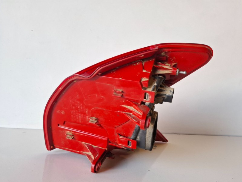 Recambio de piloto trasero izquierdo para peugeot 3008 9hz / 9h01 referencia OEM IAM 9683460880  