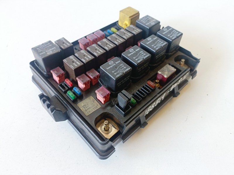 Recambio de caja reles / fusibles para ssangyong rexton d27dt referencia OEM IAM Y220EDP  