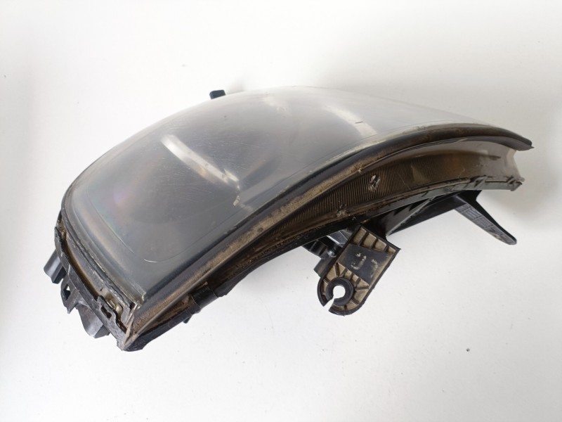 Recambio de faro izquierdo para ssangyong rexton d27dt referencia OEM IAM   