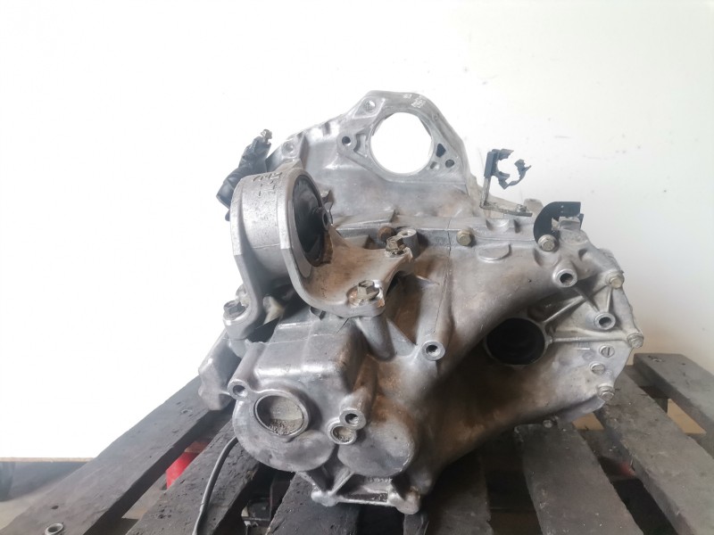 Recambio de caja cambios para nissan almera tino (v10m) yd22ddti referencia OEM IAM   