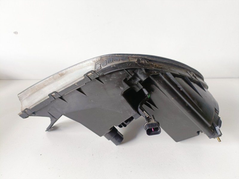 Recambio de faro izquierdo para ssangyong rexton d27dt referencia OEM IAM   