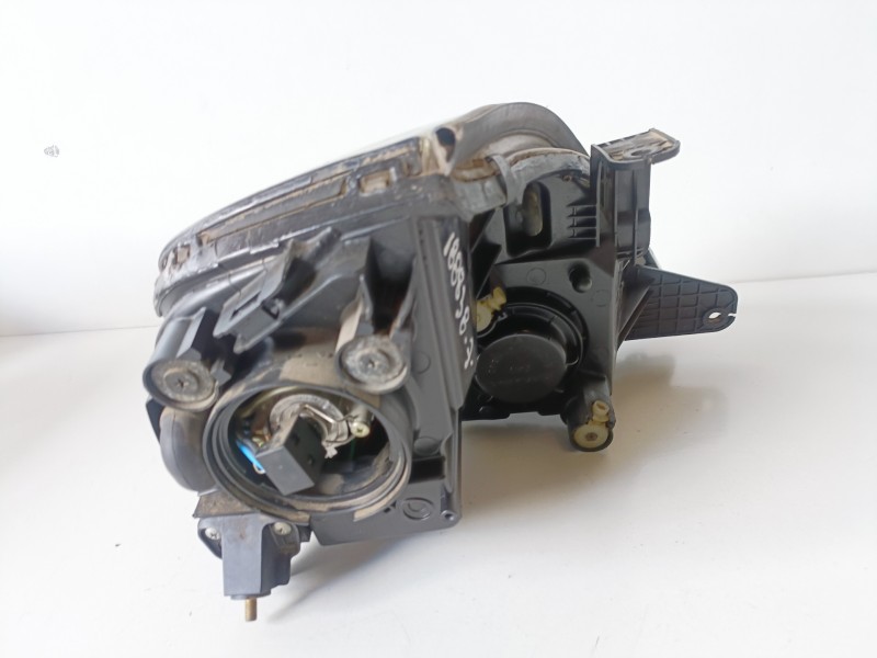Recambio de faro izquierdo para ssangyong rexton d27dt referencia OEM IAM   