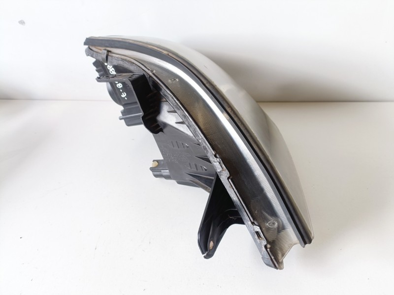 Recambio de faro izquierdo para ssangyong rexton d27dt referencia OEM IAM   