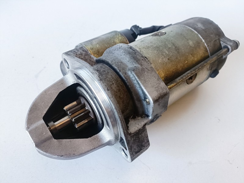 Recambio de motor arranque para ssangyong rexton d27dt referencia OEM IAM 6611513701  