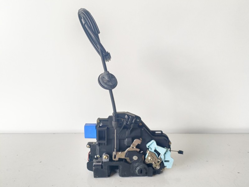 Recambio de cerradura puerta trasera derecha para volkswagen golf v (1k1)(10.2003) bgu referencia OEM IAM 7L0839016  