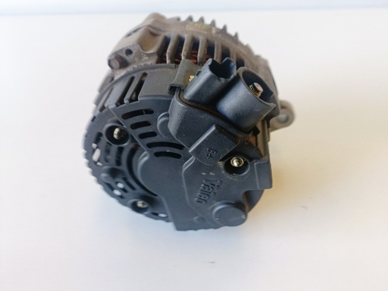 Recambio de alternador para citroen saxo kfx referencia OEM IAM 9637075380  