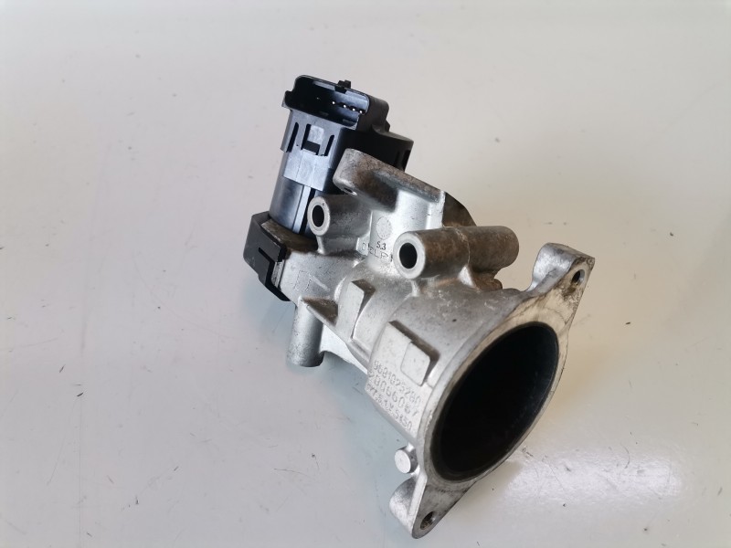 Recambio de valvula egr para volvo v50 familiar d4204t referencia OEM IAM 9681825280  