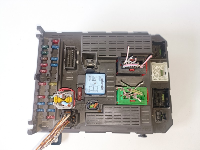 Recambio de caja reles / fusibles para citroen c5 berlina rhz referencia OEM IAM 9645352980  