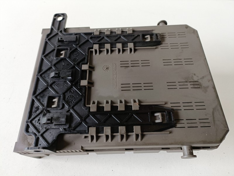 Recambio de caja reles / fusibles para citroen c5 berlina rhz referencia OEM IAM 9645352980  